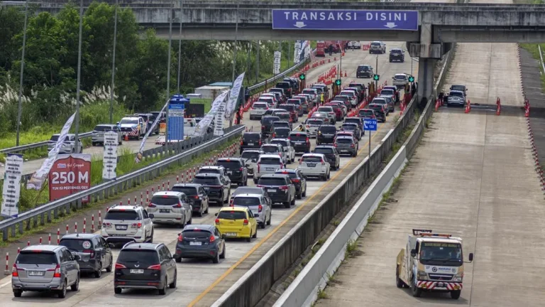 Kepadatan Arus Libur Idul Adha Jasa Marga Terapkan Contraflow Di Tol Jakarta Cikampek Km 55 65